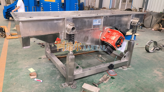 1000*2500mm góc điều chỉnh thép không gỉ 304 Linear Vibrating Sieve cho khối băng