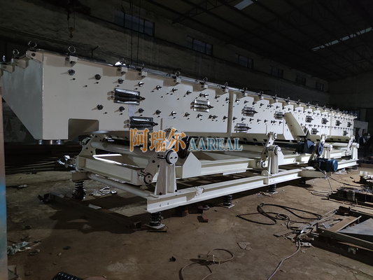 1.6m chiều rộng 18.5 dài hiệu suất cao thép không gỉ không cân bằng máy vận chuyển rung cho đường thô