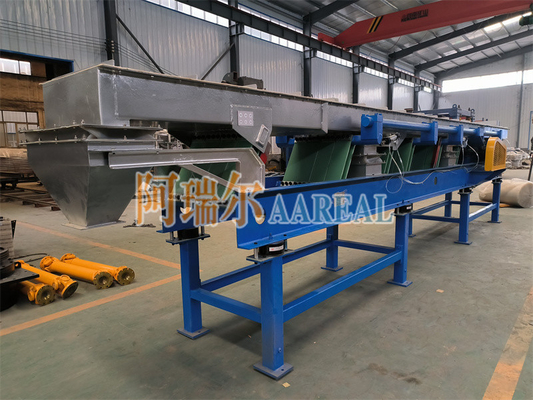 Hiệu quả cao tiết kiệm năng lượng nhẹ đến trung bình công suất thép không gỉ 304 lá mùa xuân đặc biệt cân bằng Vibratory conveyor cho nhựa hạt vận chuyển